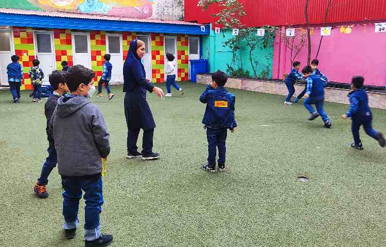 :حیاط شاد، کلاس انگور