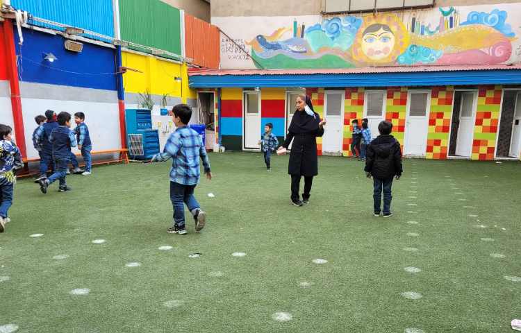 :حیاط شاد، کلاس انگور