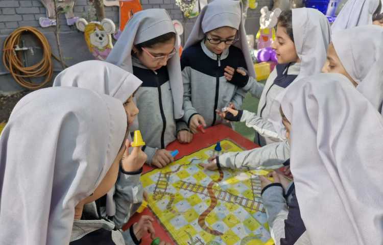 حیاط پویا، حیات پایا 1