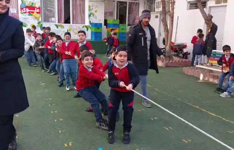 حیاط پویا - مسابقه طناب کشی 4