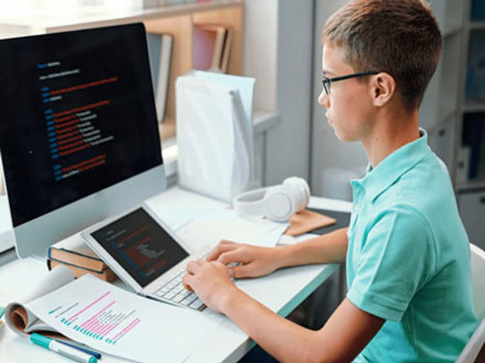 آموزش کدنویسی به 320 هزار دانش‌آموز و تمامی معلمان ریاضی و کاروفناوری کشور