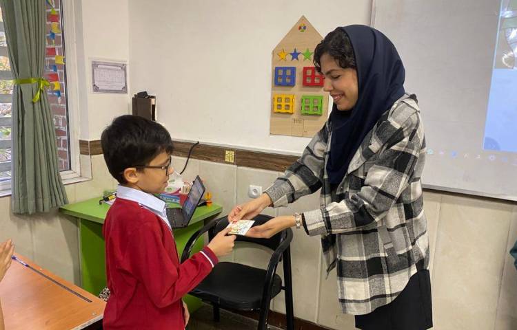 خلاصه‌گویی کتاب داستان به مناسبت هفته‌ی کتاب و کتاب‌خوانی در زنگ زبان 1