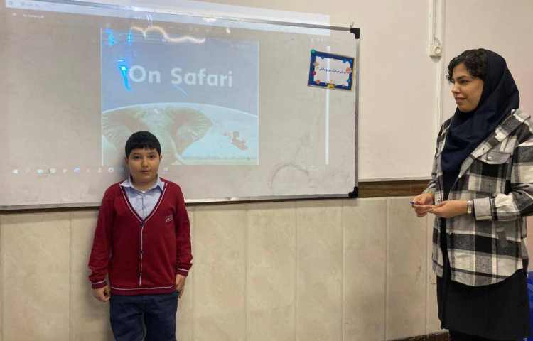 خلاصه‌گویی کتاب داستان به مناسبت هفته‌ی کتاب و کتاب‌خوانی در زنگ زبان 5