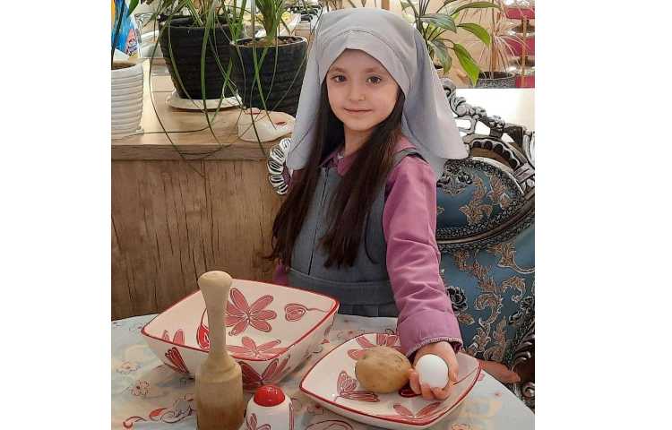 خلاقیت:کلاس آشپزی با تهیه کردن پوره سیب زمینی با هدف افزایش مهارت دست ورزی