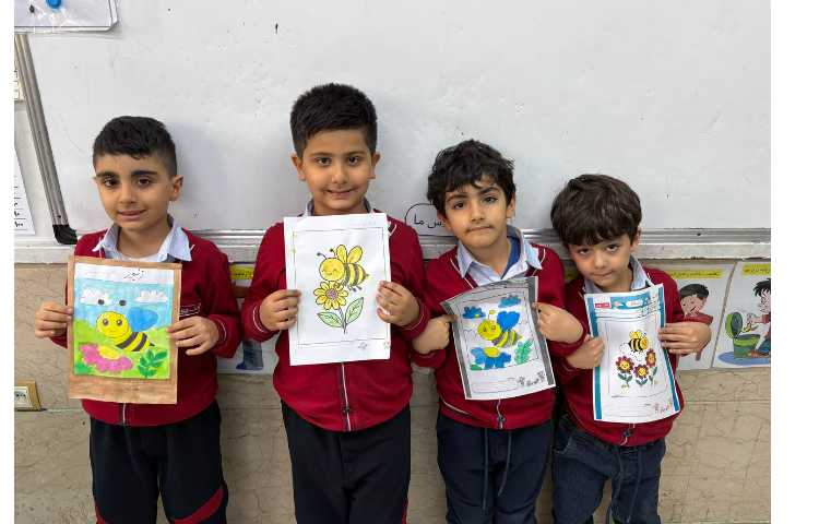 خلاقیت تلفیقی نشانه ز زنبور با رنگ خوراکی گیاهان 4