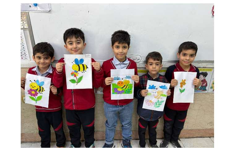 خلاقیت تلفیقی نشانه ز زنبور با رنگ خوراکی گیاهان 5