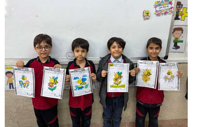 خلاقیت تلفیقی نشانه ز زنبور با رنگ خوراکی گیاهان