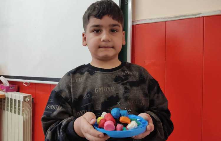 خمیربازی بازی با اشکال هندسی 3