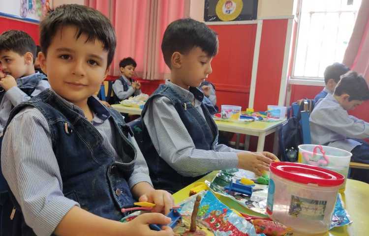 خمیربازی بازی با اشکال هندسی