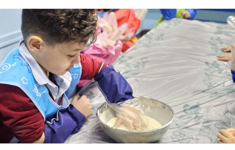 خمیر جادو-دانشمند کوچک