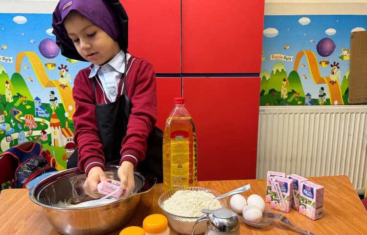 خوانداری:برای تثبیت یادگیری نشانه (پ) پنکیک و کاردستی پنگوئن درست شد