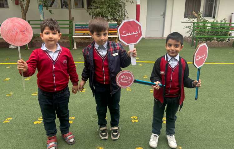 خوانداری:تابلو ایست برای تثبیت یادگیری نشانه (ای) 3