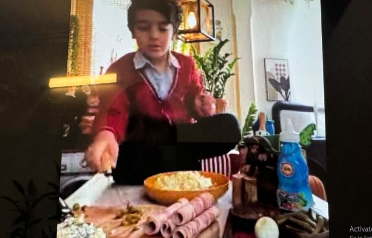 خوانداری:جهت تثبیت یادگیری نشانه‌ی (ر) با استفاده از رنده، الویه درست شد. 5