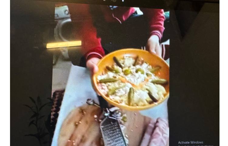 خوانداری:جهت تثبیت یادگیری نشانه‌ی (ر) با استفاده از رنده، الویه درست شد. 8