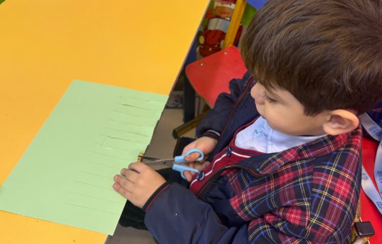 خوانداری: برای تثبیت یادگیری نشانه (س) کاردستی سبد درست کردیم.