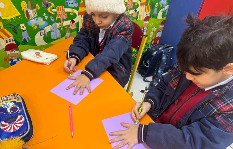 خوانداری: جهت تثبیت یادگیری نشانه (د) کاردستی با دست درست شد. 6