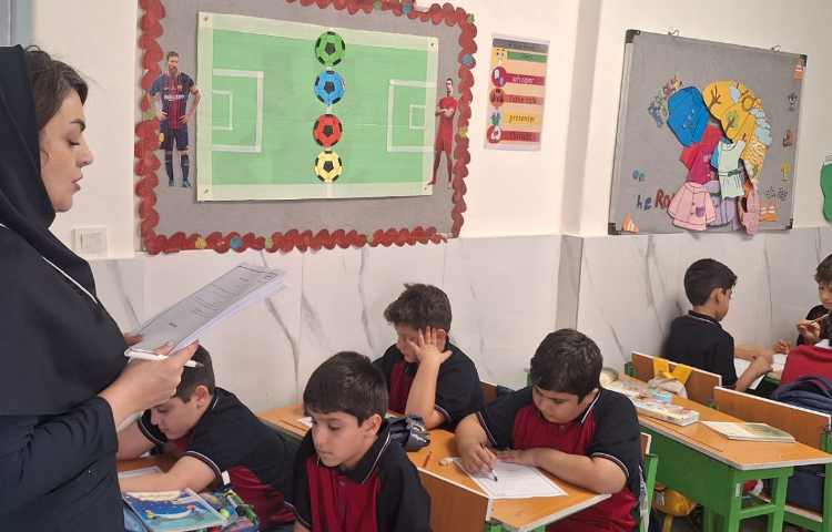 خواندن آیین نامه انضباطی توسط مسئول انظباطی 2