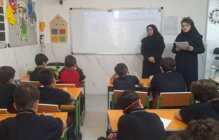 خواندن آیین نامه انضباطی توسط مسئول انظباطی 3