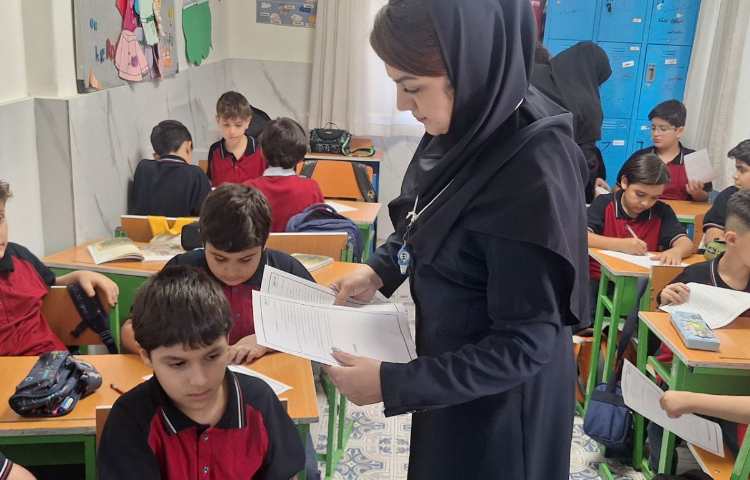 خواندن آیین نامه انضباطی توسط مسئول انظباطی