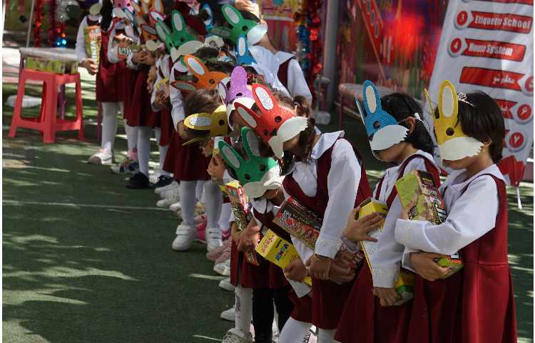 خواندن سرود انگلیسی نوآموزان عزیز پیش دبستانی در روز جهانی کودک