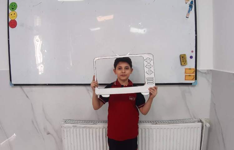 خواندن شعر حفظی در تلوزیون 2