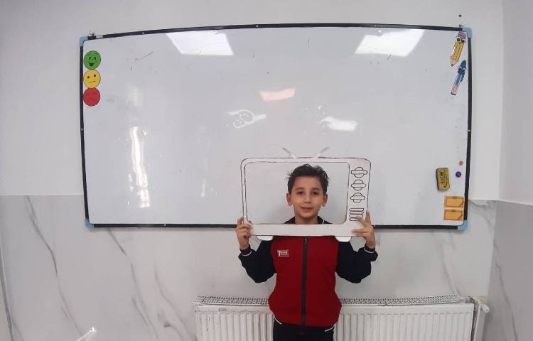 خواندن شعر حفظی در تلوزیون 3