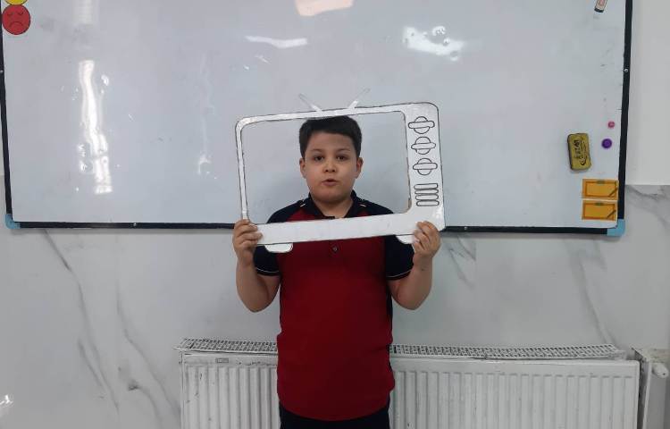 خواندن شعر حفظی در تلوزیون 4