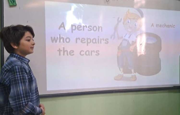 خواندن شعر در کلاس و حدس زدن شغل براساس تعریف ها 3