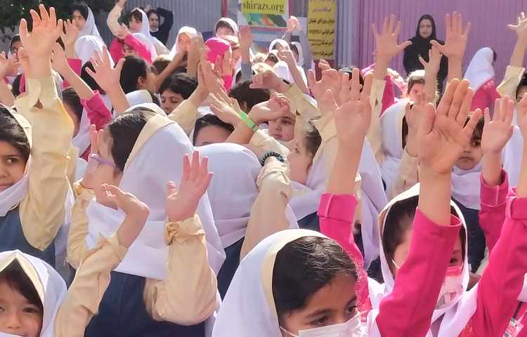 خواندن قرآن به انگلیسی دانش آموز عزیز دبستان دخترانه پرتوعلوی 1