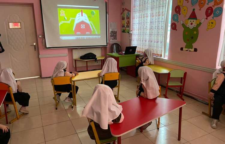 خواندن قرآن به زبان انگلیسی و یاد گیری درس جدید 1