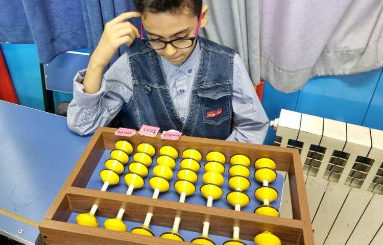 Math خواندن و ساخت اعداد با استفاده از چرتکه 1