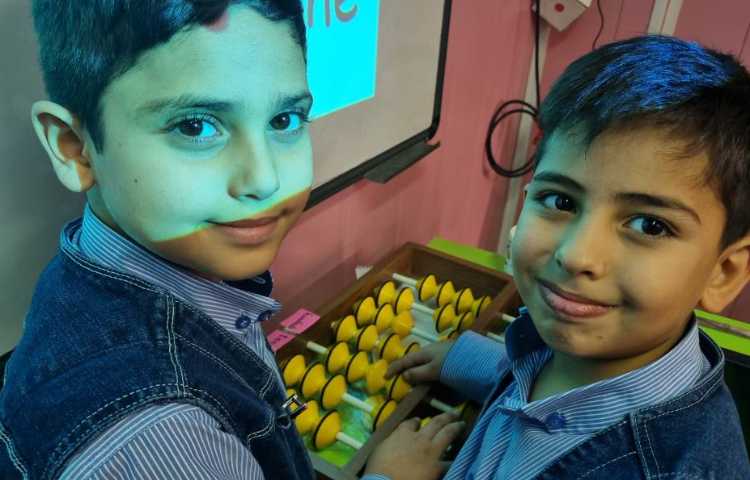 Math خواندن و ساخت اعداد با استفاده از چرتکه 1