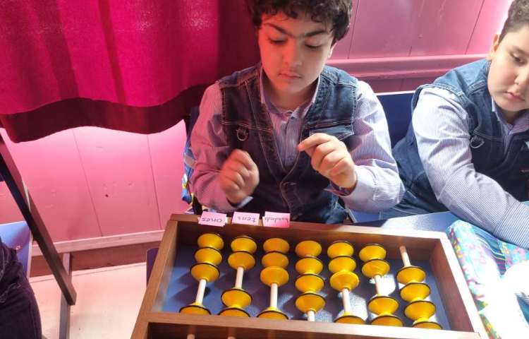 Math خواندن و ساخت اعداد با استفاده از چرتکه 2