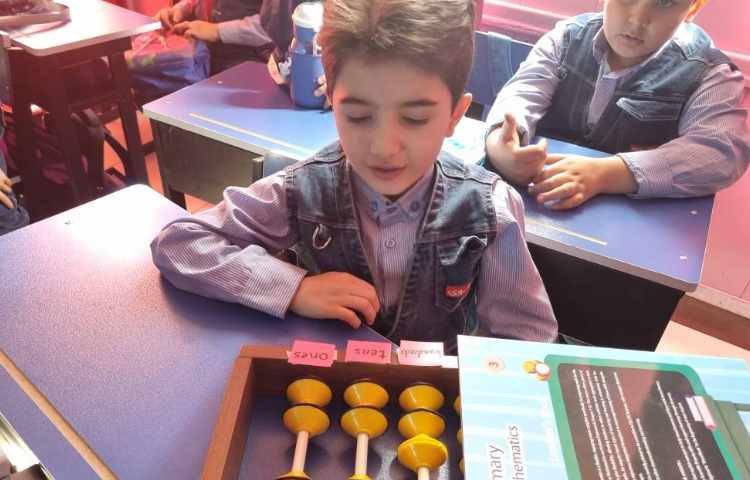 Math خواندن و ساخت اعداد با استفاده از چرتکه 3