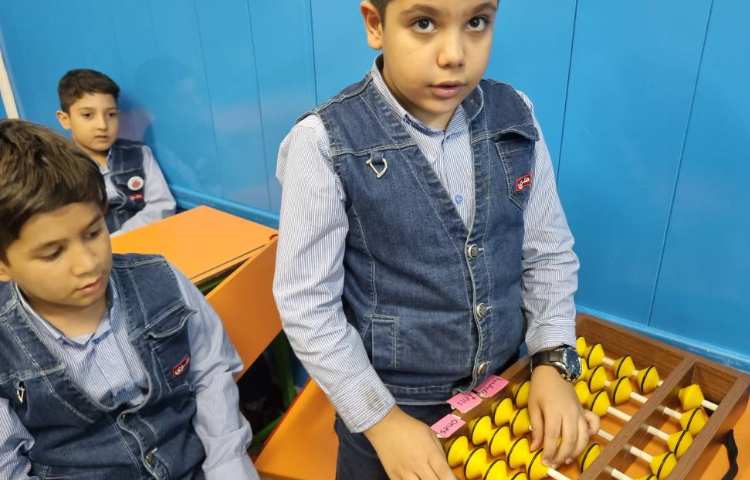 Math خواندن و ساخت اعداد با استفاده از چرتکه 4