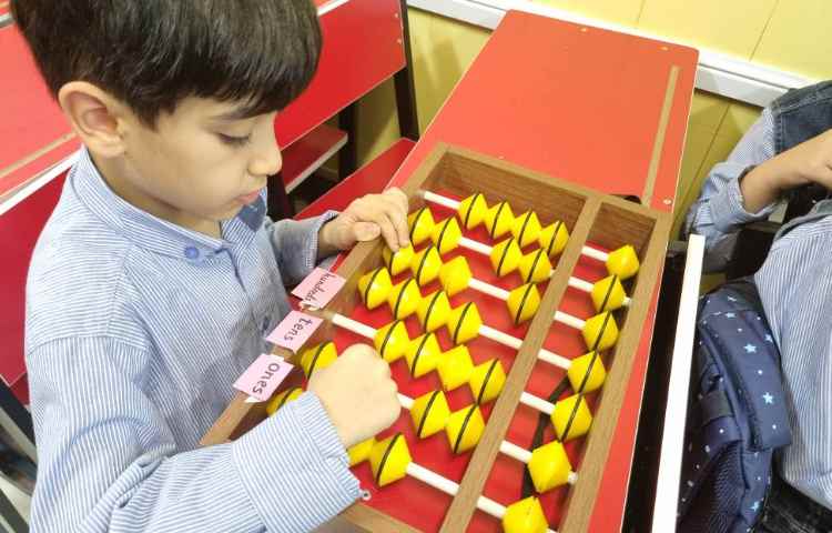 Math خواندن و ساخت اعداد با استفاده از چرتکه 4