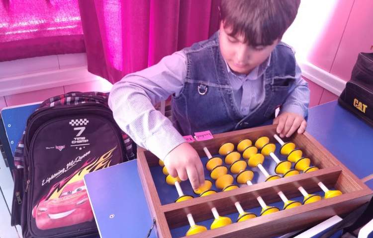 Math خواندن و ساخت اعداد با استفاده از چرتکه 4