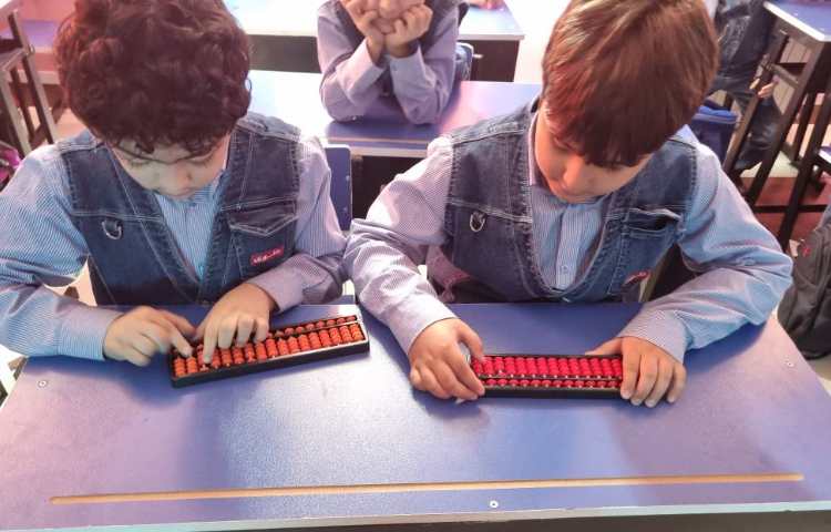 Math خواندن و ساخت اعداد با استفاده از چرتکه 5