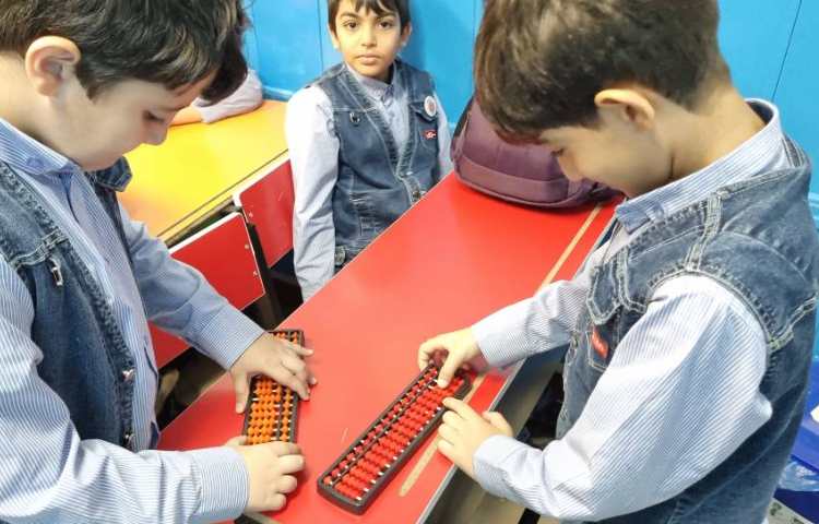 Math خواندن و ساخت اعداد با استفاده از چرتکه