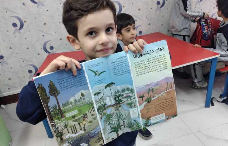 خواندن کتاب داستان توسط گل پسرهای عزیزم 1