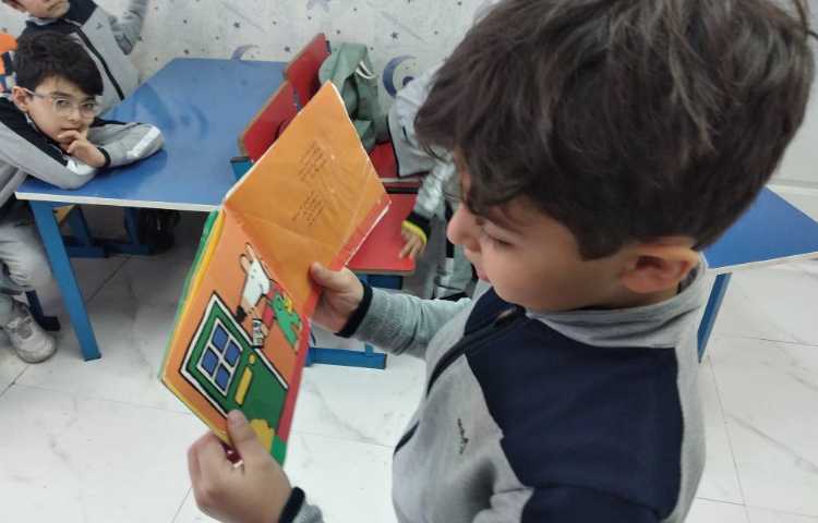 خواندن کتاب داستان توسط گل پسرهای عزیزم 2