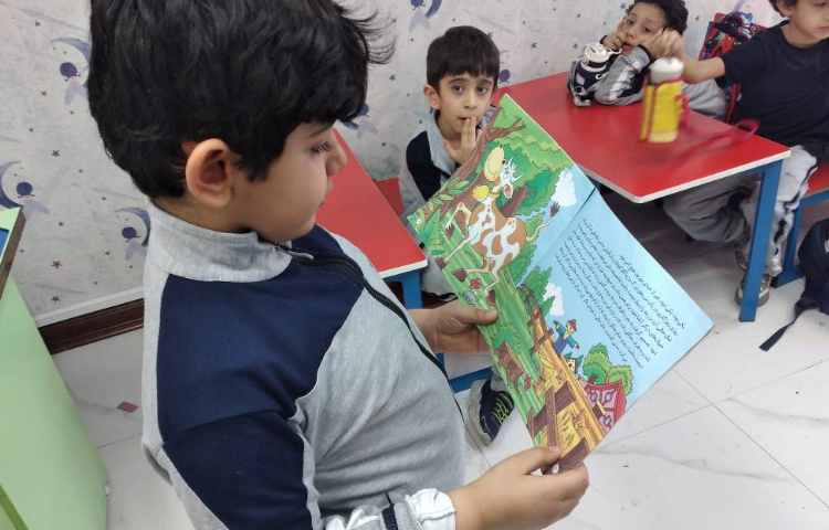 خواندن کتاب داستان توسط گل پسرهای عزیزم 3