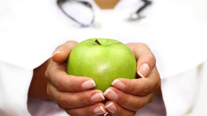 روزی یک سیب بخوریم