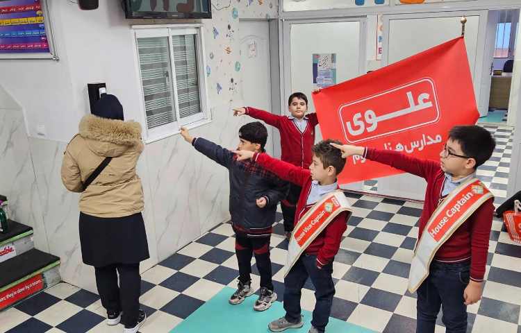 خوشامدگویی انگلیسی گروه قرمز طرح چهارخانه 3