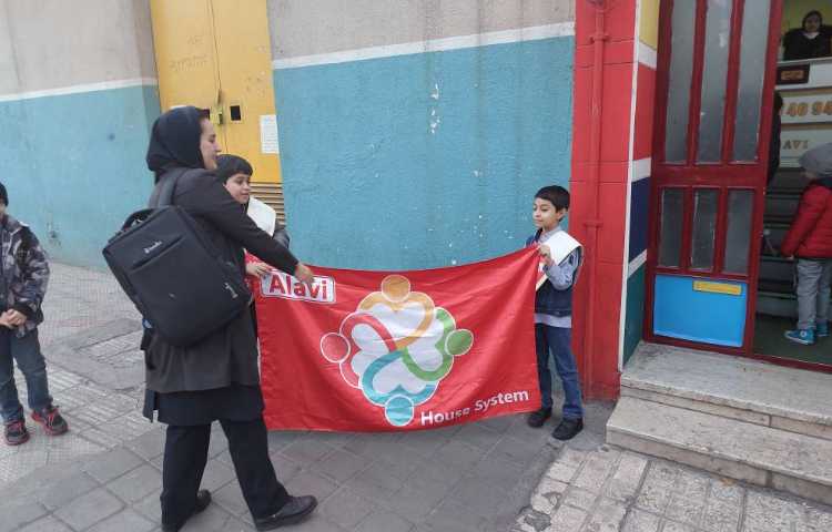 خوشامدگویی به دانش آموزان و همکاران توسط کاپیتان و نایب کاپیتان 1