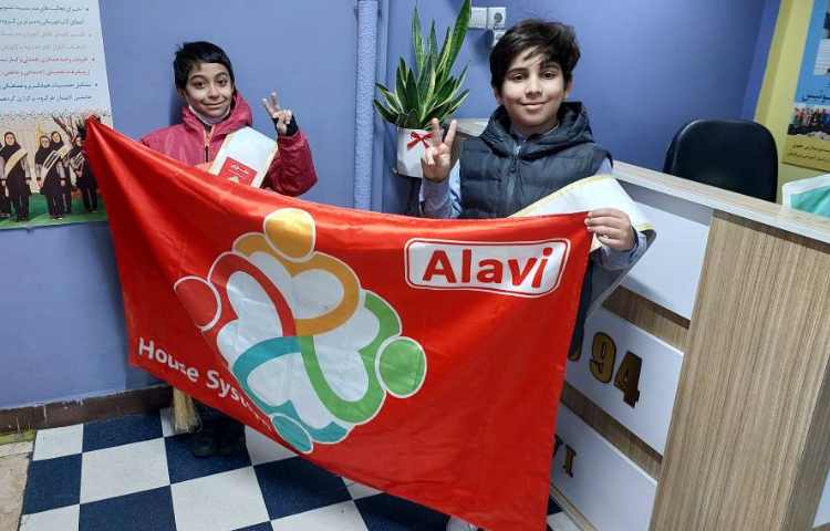 خوشامدگویی به دانش آموزان و همکاران توسط کاپیتان و نایب کاپیتان 3