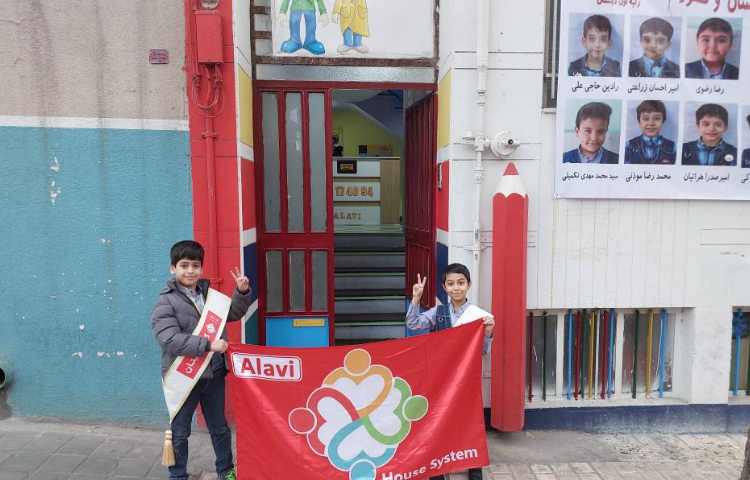 خوشامدگویی به دانش آموزان و همکاران توسط کاپیتان و نایب کاپیتان 5