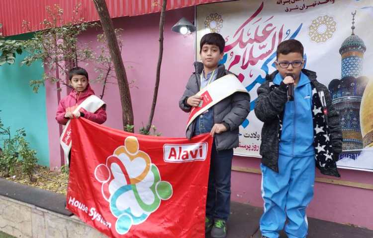 خوشامدگویی به دانش آموزان و همکاران توسط کاپیتان و نایب کاپیتان 9