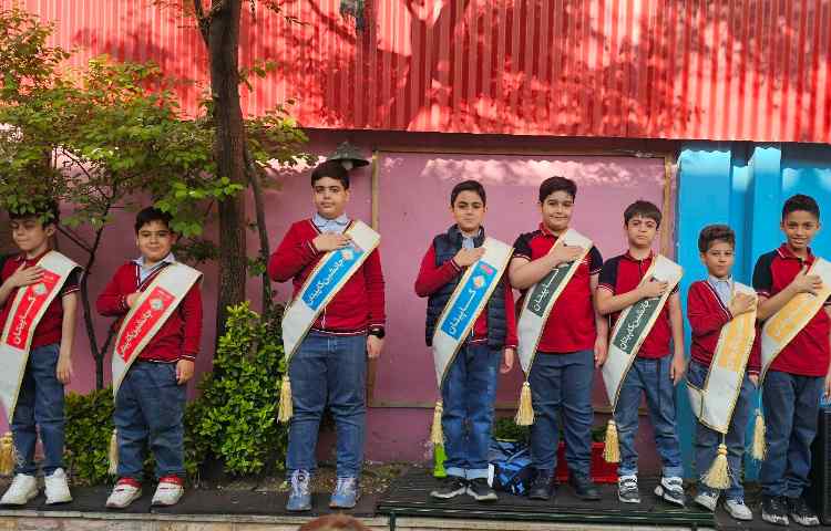 خوشامدگویی و استقبال از دانش آموزان چهارخانه به همراه انجام صبحگاه انگلیسی