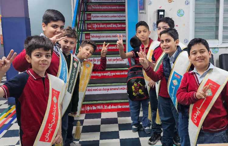 خوشامدگویی و استقبال از دانش آموزان چهارخانه به همراه انجام صبحگاه انگلیسی 2